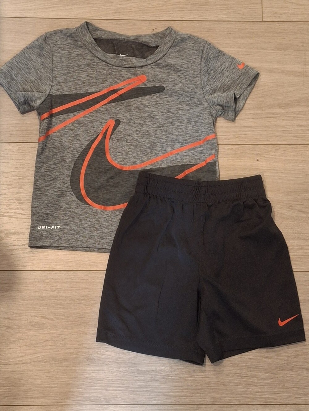 5/$25 Nike Boys Grey & Black Dri-FIT Tee and Shorts Set - 24M